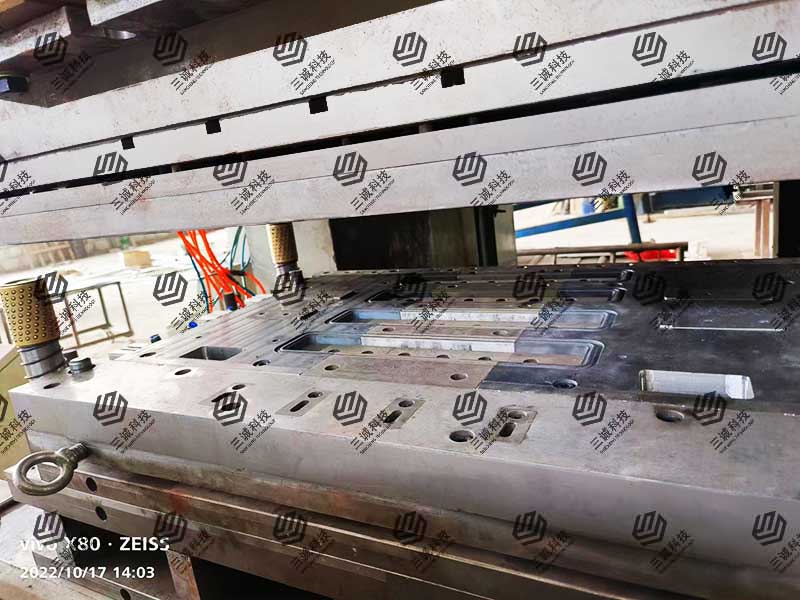 模壓電纜橋架生產(chǎn)線(xiàn)