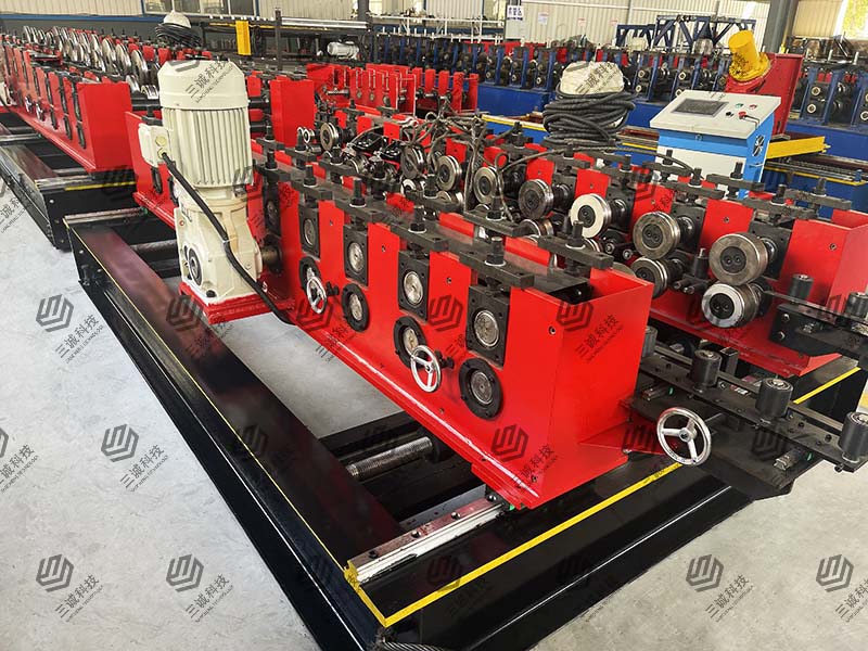 模壓電纜橋架生產(chǎn)線(xiàn)