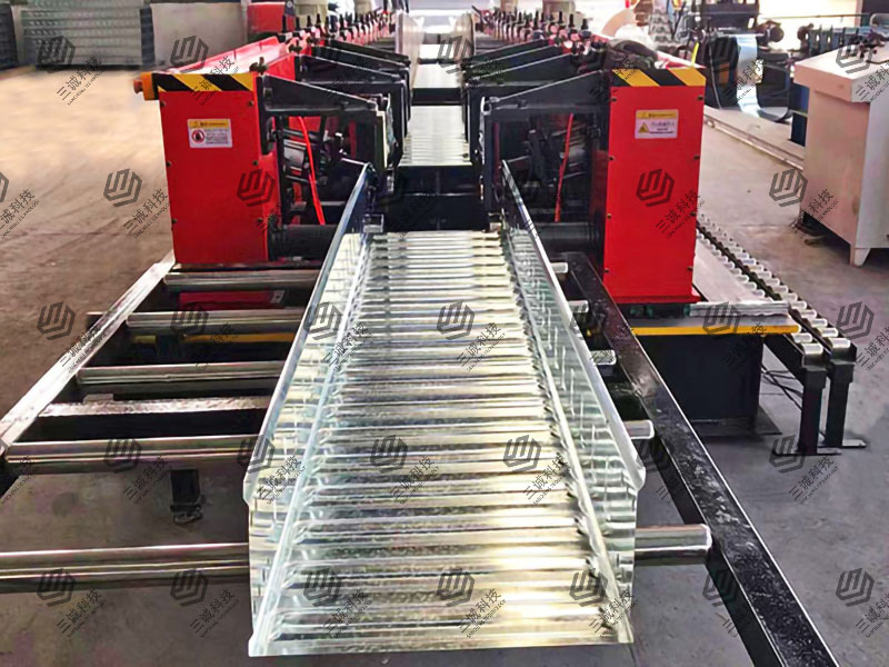 模壓電纜橋架生產(chǎn)線(xiàn)