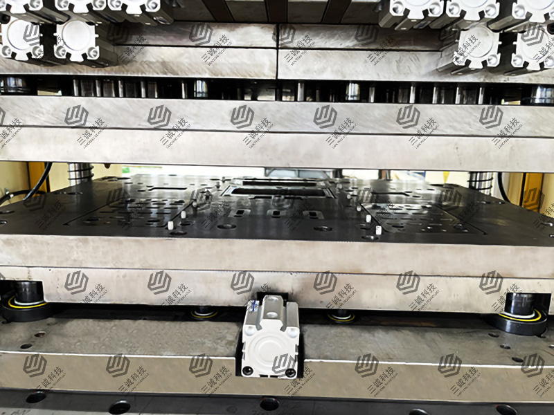 模壓電纜橋架生產(chǎn)線(xiàn)