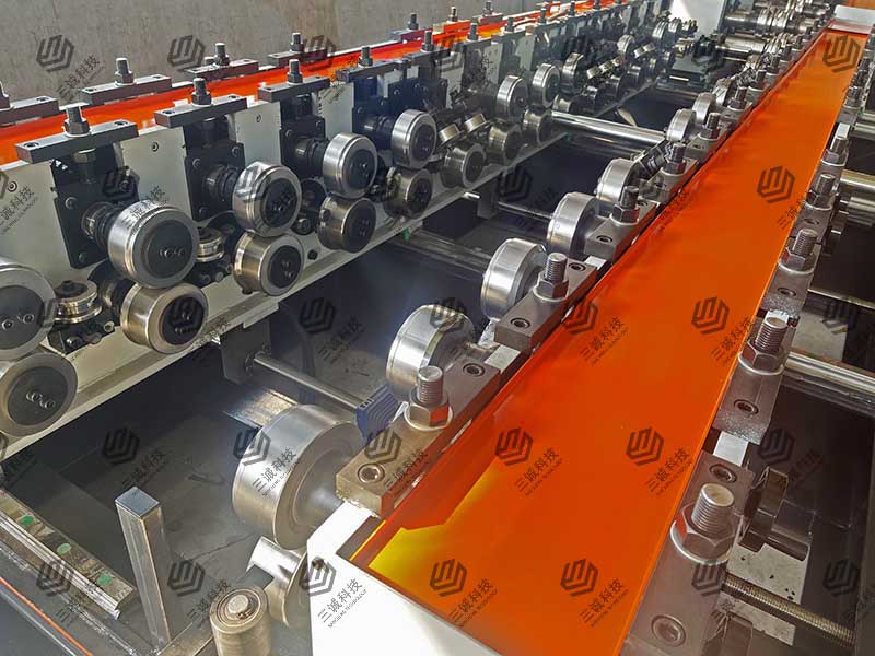 模壓電纜橋架生產(chǎn)線(xiàn)