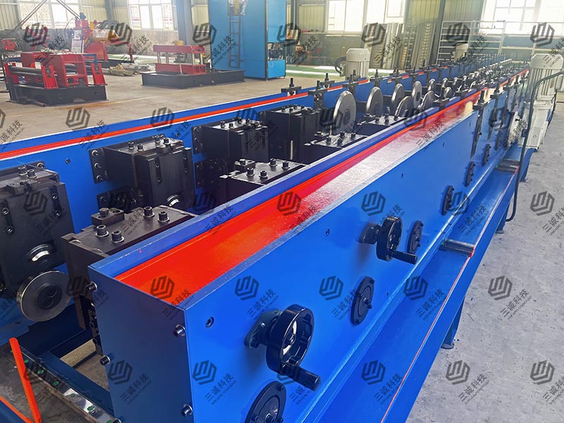 模壓電纜橋架生產(chǎn)線(xiàn)